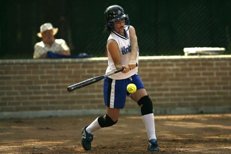 Can girls play in little league baseball
