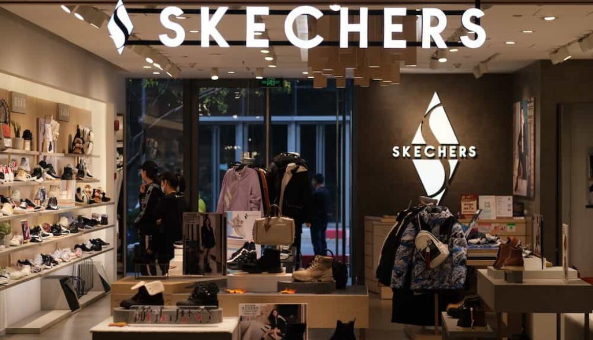 are skechers good walking shoes for men and women