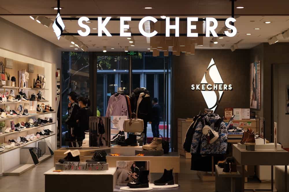 are skechers good walking shoes for men and women