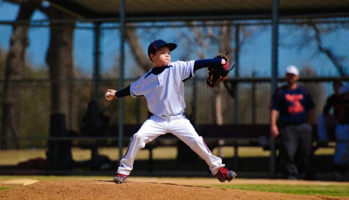 How to Choose a Baseball Glove for Little League