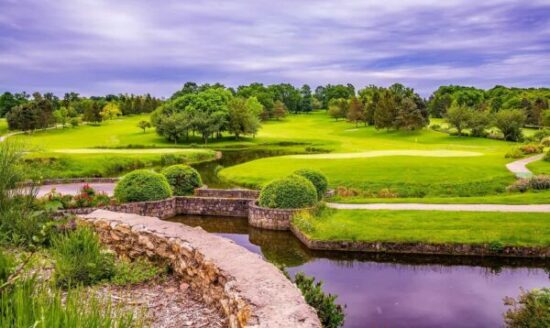 DOES WATER RUIN GOLF BALLS