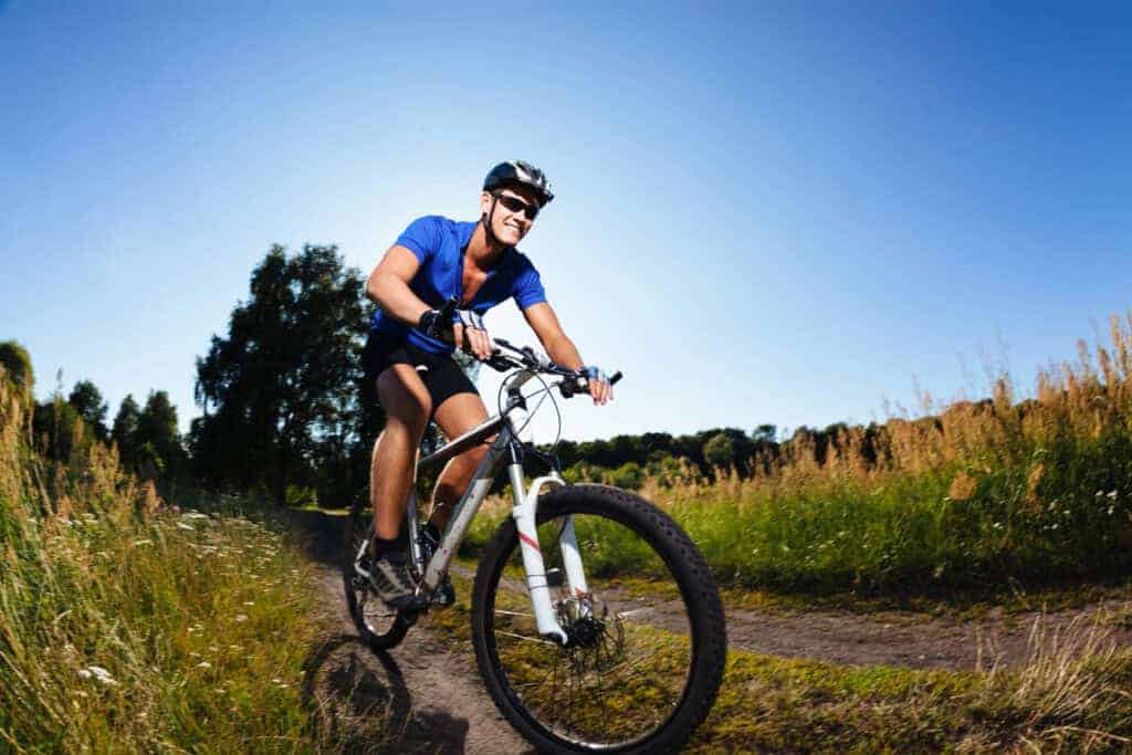 How to properly adjust a mountain bike helmet for safety